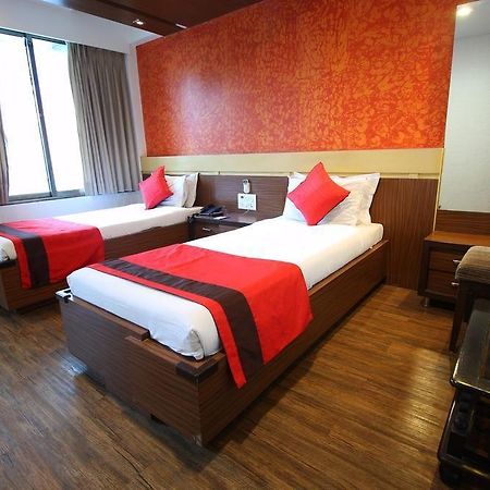 Hotel Oyo Premium Law Garden C G Road Ahmadabad Zewnętrze zdjęcie