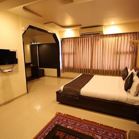 Hotel Oyo Premium Law Garden C G Road Ahmadabad Zewnętrze zdjęcie