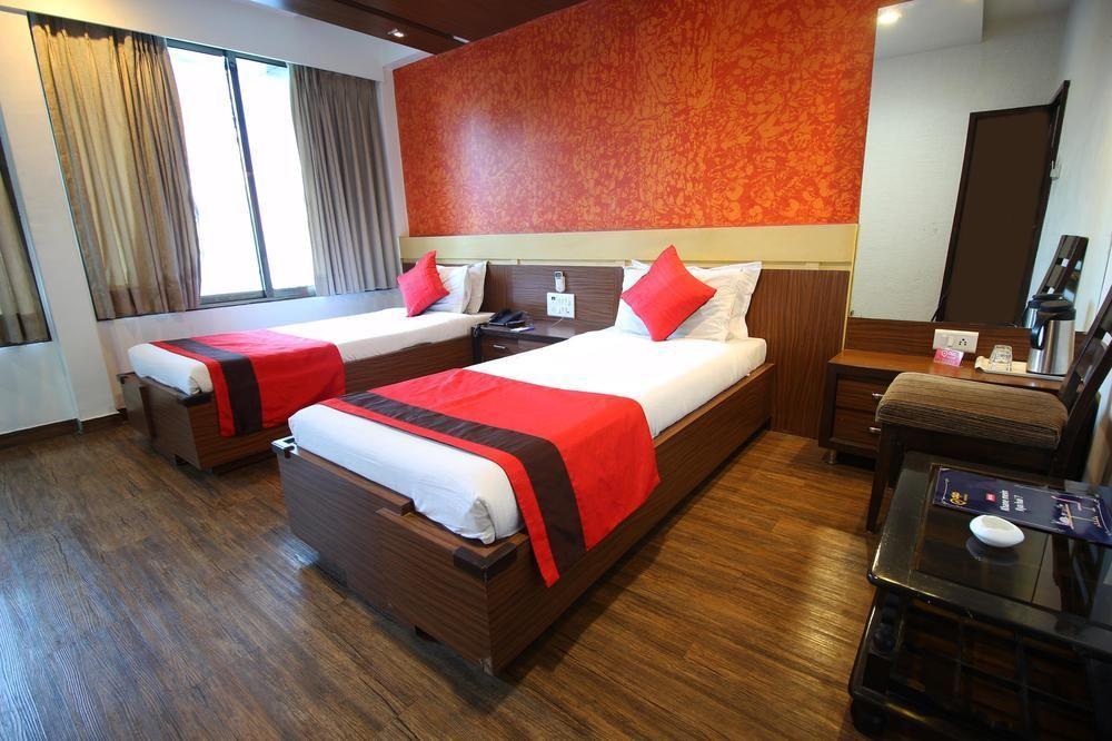 Hotel Oyo Premium Law Garden C G Road Ahmadabad Zewnętrze zdjęcie