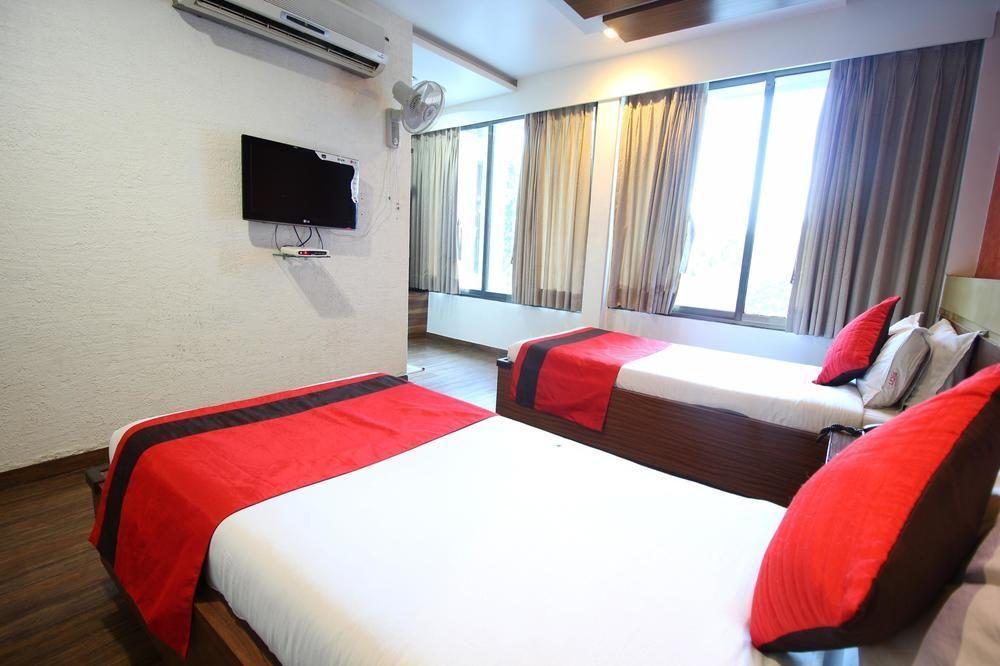 Hotel Oyo Premium Law Garden C G Road Ahmadabad Zewnętrze zdjęcie