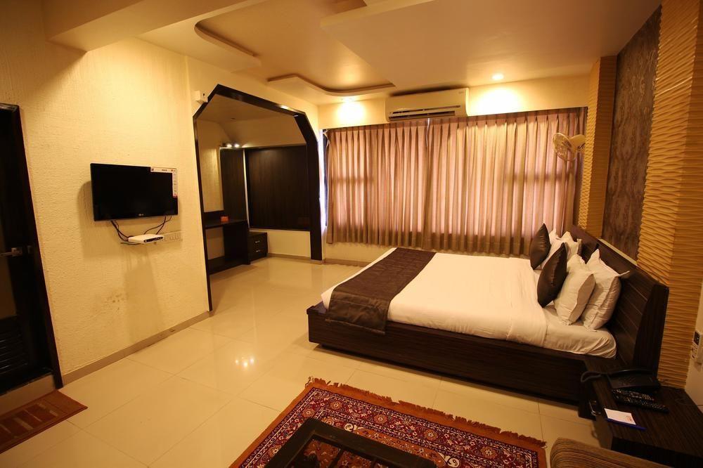 Hotel Oyo Premium Law Garden C G Road Ahmadabad Zewnętrze zdjęcie