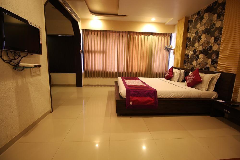 Hotel Oyo Premium Law Garden C G Road Ahmadabad Zewnętrze zdjęcie